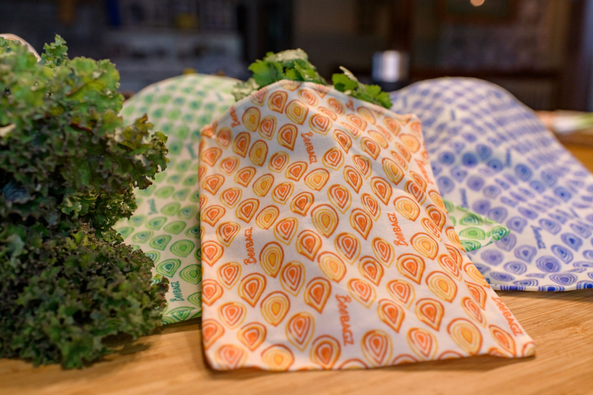 Beeswax wrap and reusable food storage bags by BeeBAGZ are a plastic free alternative to plastic wraps & ziplocked bags for your food storage needs. These beeswax wraps and beeswax wrap bags are a great eco friendly gift and can be used as food wraps, produce bags, snack bags, lunch bags or sandwich bags. Shop today!