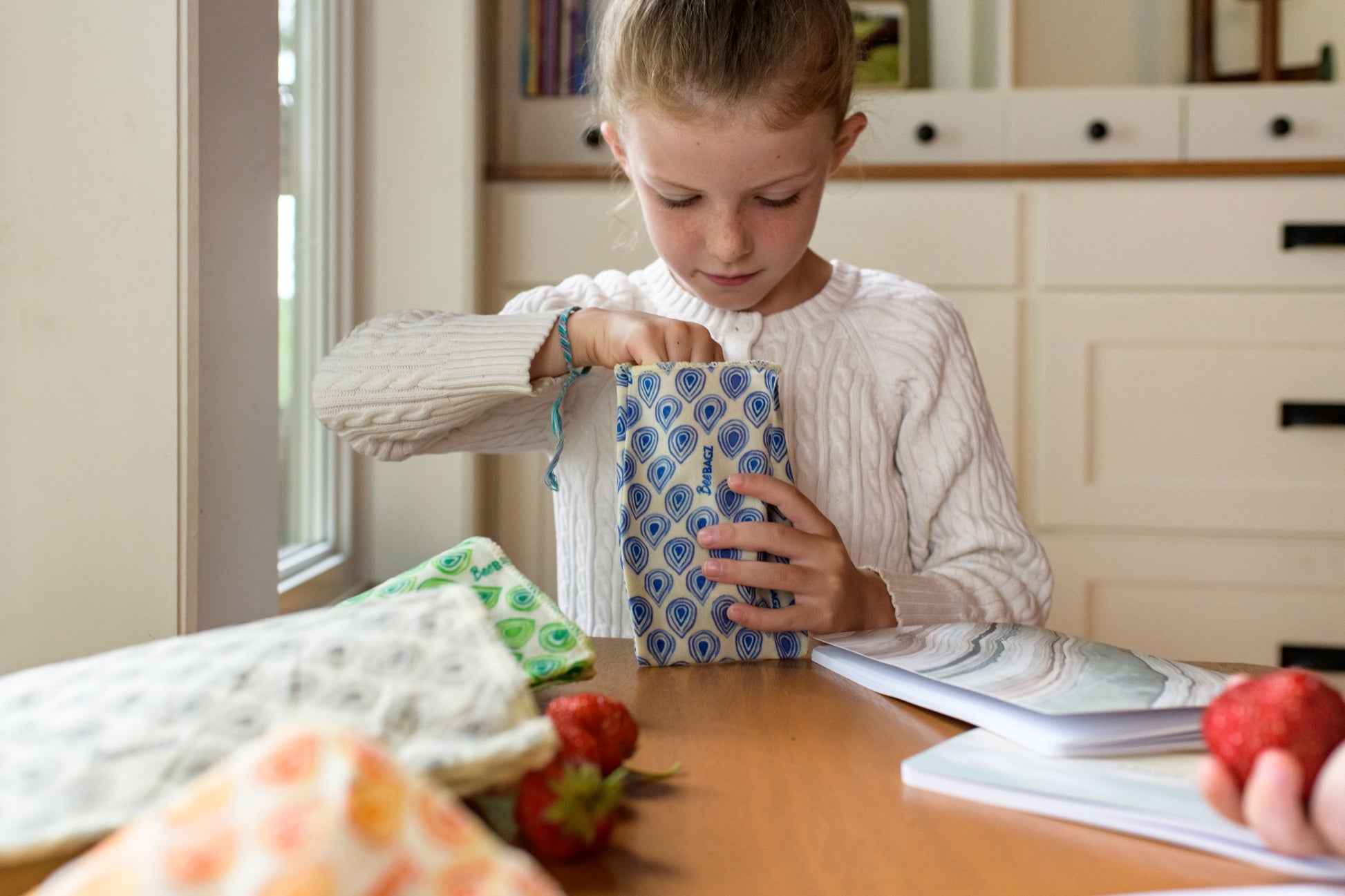 Beeswax wrap and reusable food storage bags by BeeBAGZ are a plastic free alternative to plastic wraps & ziplocked bags for your food storage needs. These beeswax wraps and beeswax wrap bags are a great eco friendly gift and can be used as food wraps, produce bags, snack bags, lunch bags or sandwich bags. Shop today!