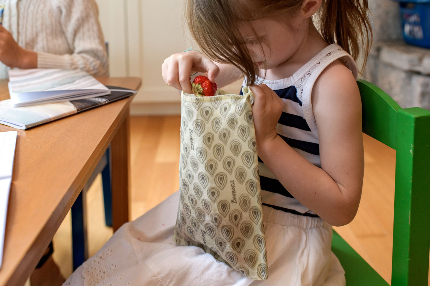 Beeswax wrap and reusable food storage bags by BeeBAGZ are a plastic free alternative to plastic wraps & ziplocked bags for your food storage needs. These beeswax wraps and beeswax wrap bags are a great eco friendly gift and can be used as food wraps, produce bags, snack bags, lunch bags or sandwich bags. Shop today!