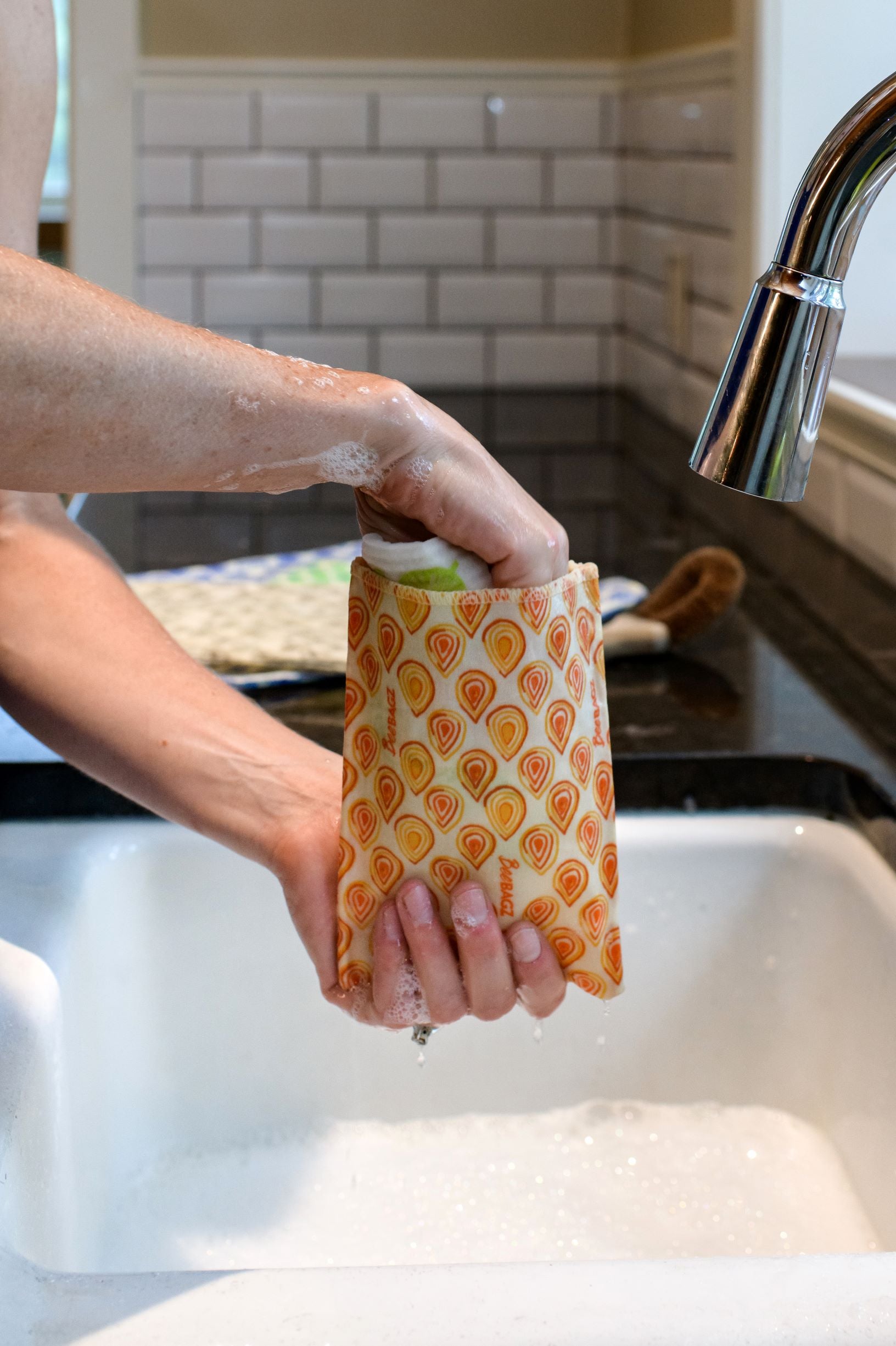 Beeswax wrap and reusable food storage bags by BeeBAGZ are a plastic free alternative to plastic wraps & ziplocked bags for your food storage needs. These beeswax wraps and beeswax wrap bags are a great eco friendly gift and can be used as food wraps, produce bags, snack bags, lunch bags or sandwich bags. Shop today!