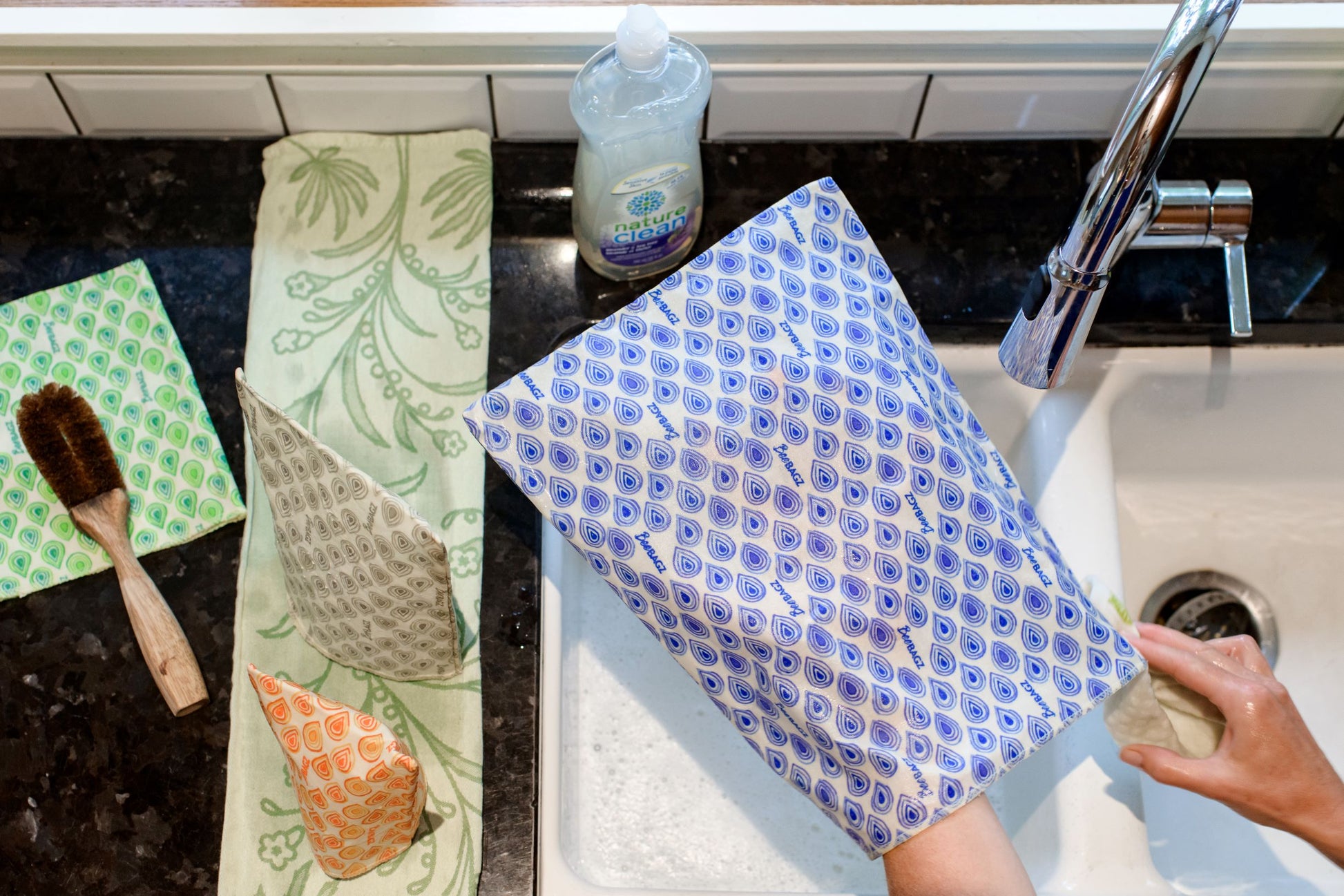 Beeswax wrap and reusable food storage bags by BeeBAGZ are a plastic free alternative to plastic wraps & ziplocked bags for your food storage needs. These beeswax wraps and beeswax wrap bags are a great eco friendly gift and can be used as food wraps, produce bags, snack bags, lunch bags or sandwich bags. Shop today!