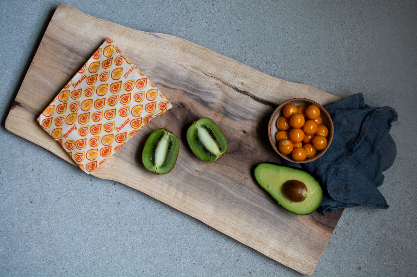Beeswax wrap and reusable food storage bags by BeeBAGZ are a plastic free alternative to plastic wraps & ziplocked bags for your food storage needs. These beeswax wraps and beeswax wrap bags are a great eco friendly gift and can be used as food wraps, produce bags, snack bags, lunch bags or sandwich bags. Shop today!