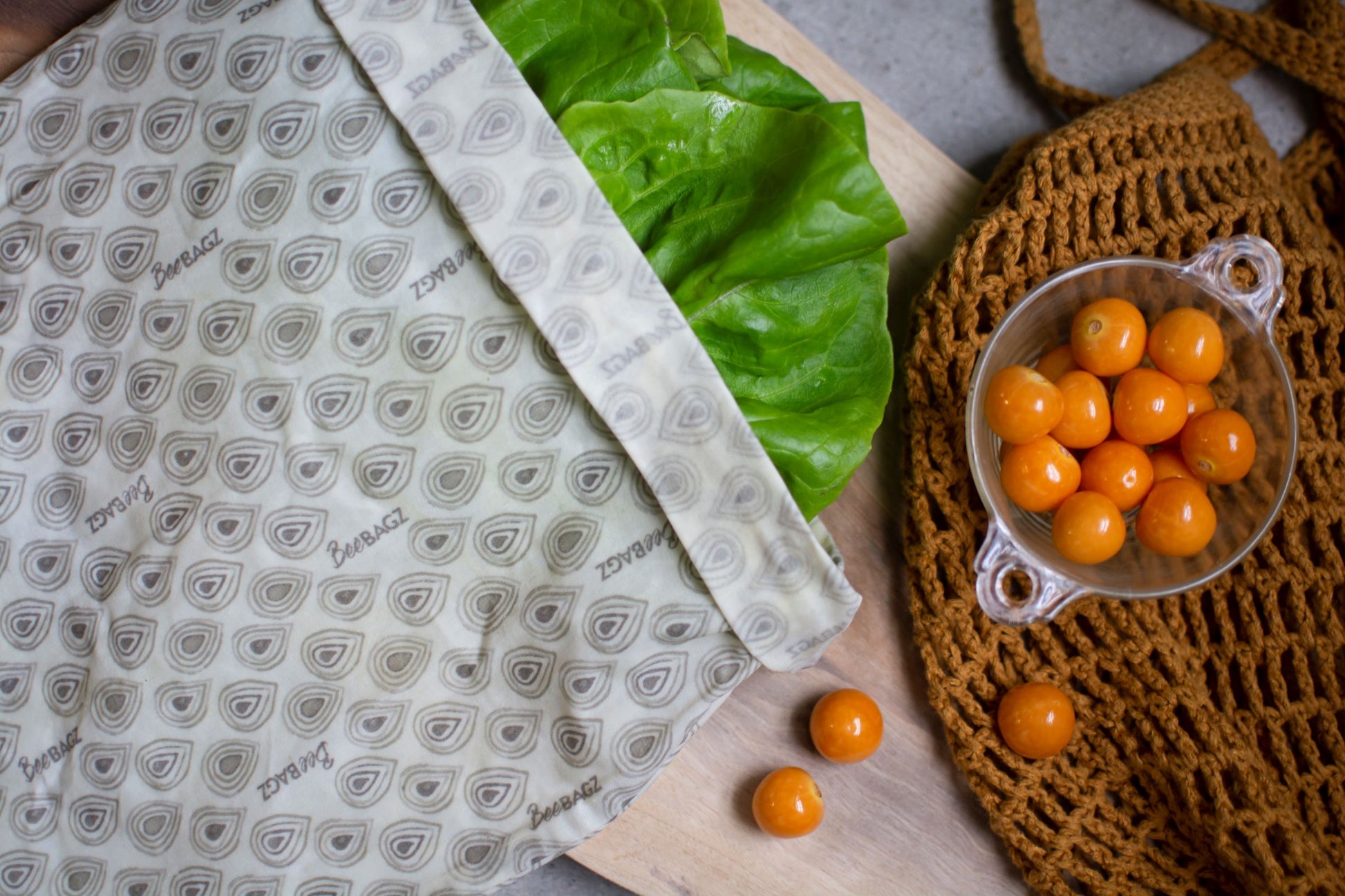 Beeswax wrap and reusable food storage bags by BeeBAGZ are a plastic free alternative to plastic wraps & ziplocked bags for your food storage needs. These beeswax wraps and beeswax wrap bags are a great eco friendly gift and can be used as food wraps, produce bags, snack bags, lunch bags or sandwich bags. Shop today!