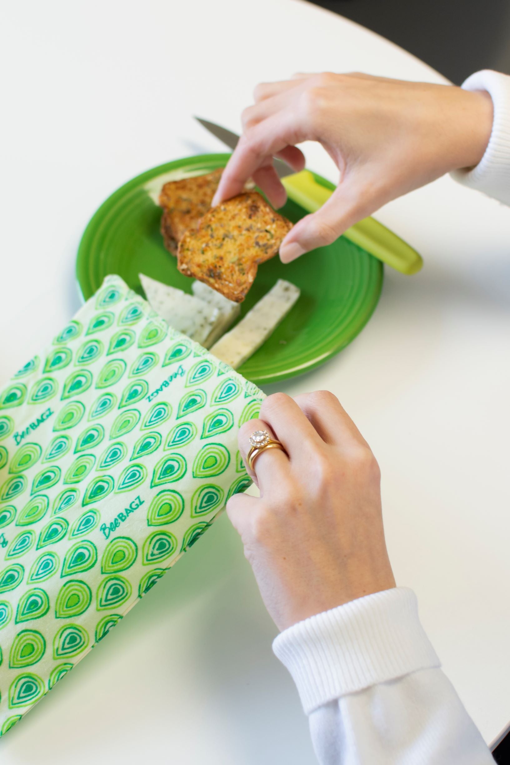 Beeswax wrap and reusable food storage bags by BeeBAGZ are a plastic free alternative to plastic wraps & ziplocked bags for your food storage needs. These beeswax wraps and beeswax wrap bags are a great eco friendly gift and can be used as food wraps, produce bags, snack bags, lunch bags or sandwich bags. Shop today!