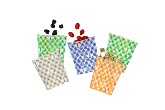 Beeswax wrap and reusable food storage bags by BeeBAGZ are a plastic free alternative to plastic wraps & ziplocked bags for your food storage needs. These beeswax wraps and beeswax wrap bags are a great eco friendly gift and can be used as food wraps, produce bags, snack bags, lunch bags or sandwich bags. Shop today!
