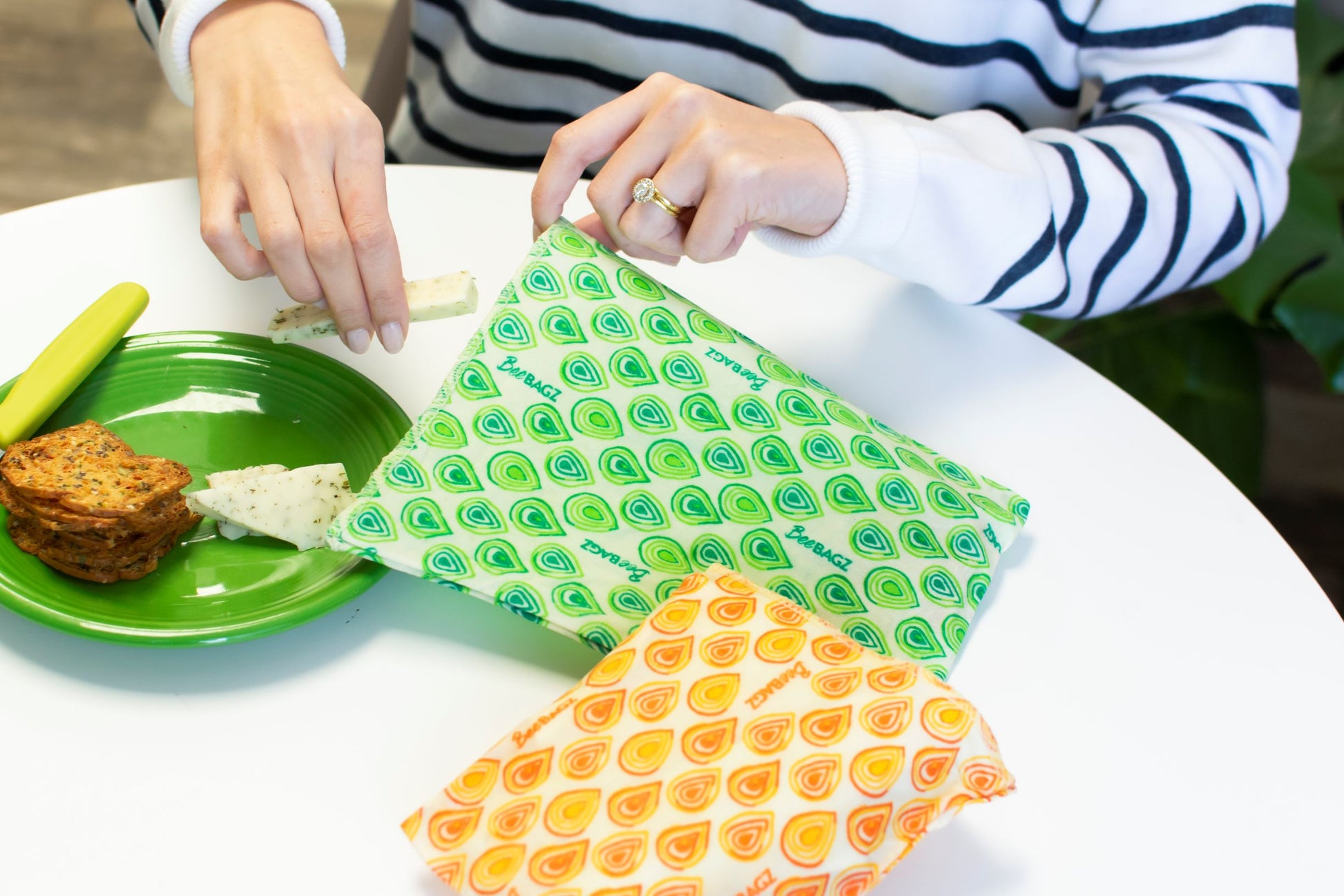 Beeswax wrap and reusable food storage bags by BeeBAGZ are a plastic free alternative to plastic wraps & ziplocked bags for your food storage needs. These beeswax wraps and beeswax wrap bags are a great eco friendly gift and can be used as food wraps, produce bags, snack bags, lunch bags or sandwich bags. Shop today!