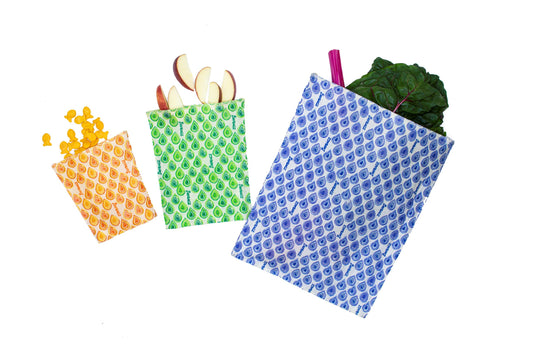 Beeswax wrap and reusable food storage bags by BeeBAGZ are a plastic free alternative to plastic wraps & ziplocked bags for your food storage needs. These beeswax wraps and beeswax wrap bags are a great eco friendly gift and can be used as food wraps, produce bags, snack bags, lunch bags or sandwich bags. Shop today!
