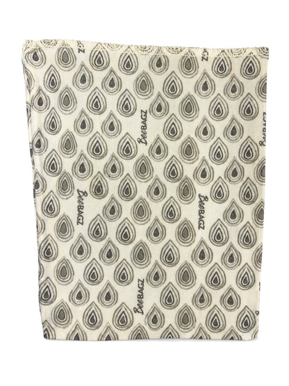 Beeswax wrap and reusable food storage bags by BeeBAGZ are a plastic free alternative to plastic wraps & ziplocked bags for your food storage needs. These beeswax wraps and beeswax wrap bags are a great eco friendly gift and can be used as food wraps, produce bags, snack bags, lunch bags or sandwich bags. Shop today!