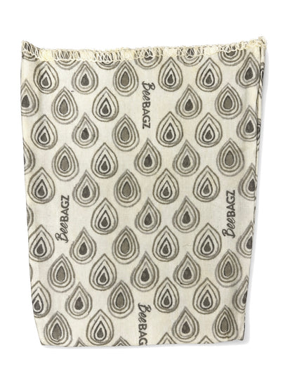 Beeswax wrap and reusable food storage bags by BeeBAGZ are a plastic free alternative to plastic wraps & ziplocked bags for your food storage needs. These beeswax wraps and beeswax wrap bags are a great eco friendly gift and can be used as food wraps, produce bags, snack bags, lunch bags or sandwich bags. Shop today!