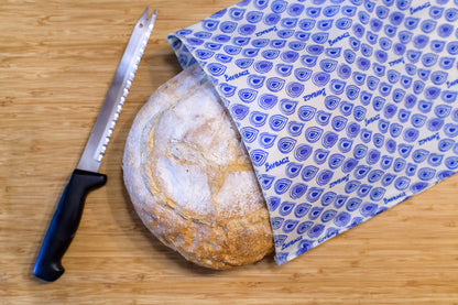 Beeswax wrap and reusable food storage bags by BeeBAGZ are a plastic free alternative to plastic wraps & ziplocked bags for your food storage needs. These beeswax wraps and beeswax wrap bags are a great eco friendly gift and can be used as food wraps, produce bags, snack bags, lunch bags or sandwich bags. Shop today!
