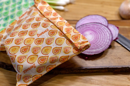 Beeswax wrap and reusable food storage bags by BeeBAGZ are a plastic free alternative to plastic wraps & ziplocked bags for your food storage needs. These beeswax wraps and beeswax wrap bags are a great eco friendly gift and can be used as food wraps, produce bags, snack bags, lunch bags or sandwich bags. Shop today!