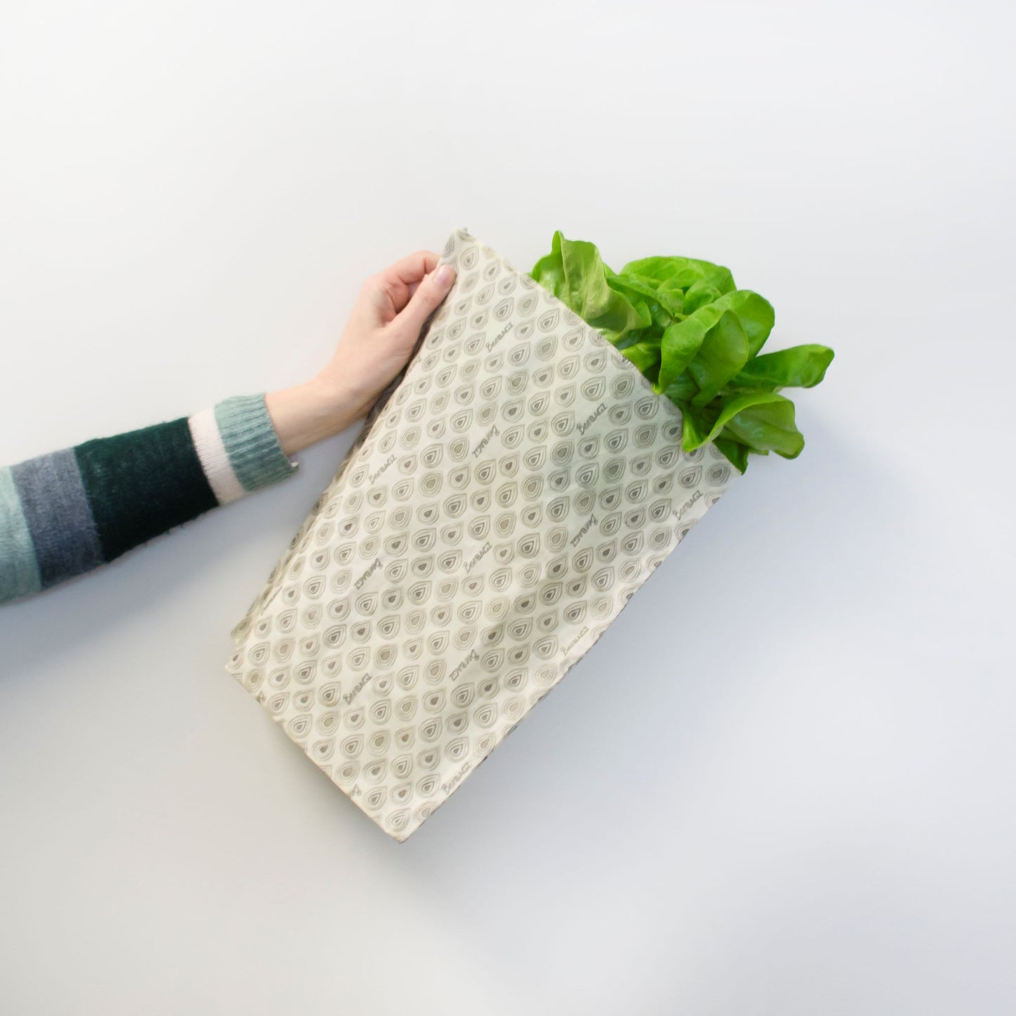 Beeswax wrap and reusable food storage bags by BeeBAGZ are a plastic free alternative to plastic wraps & ziplocked bags for your food storage needs. These beeswax wraps and beeswax wrap bags are a great eco friendly gift and can be used as food wraps, produce bags, snack bags, lunch bags or sandwich bags. Shop today!